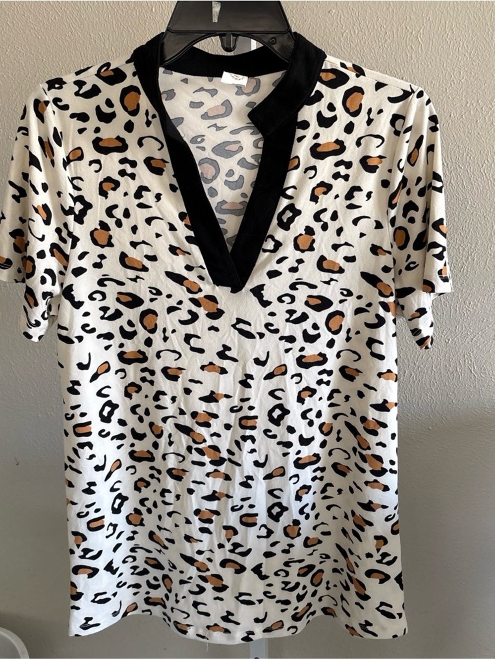 Leopard Print V-Neck Women’s Top Size Small Cream & Brown